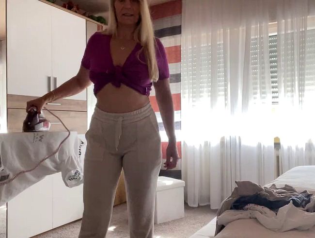 SweetSusiNRW Porno Video: Ich Bügel nackt
